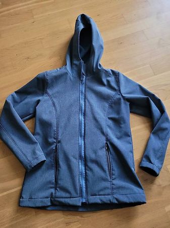 Softshelljacke selbst genäht und bestickt  Grösse 158/164