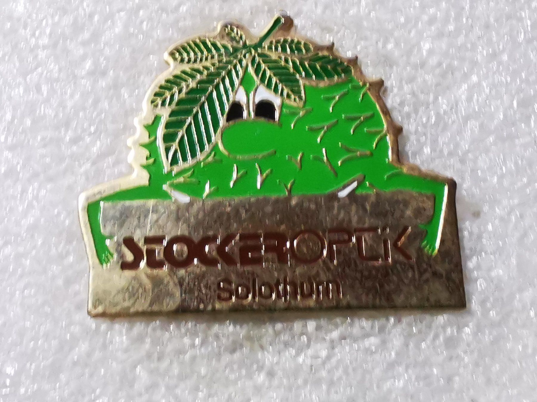 Placchette & Badge: Ansteckpin 124: Heso x Stocker Optik – Usato da Oppligen venduto da Pin-Fall-Shop
