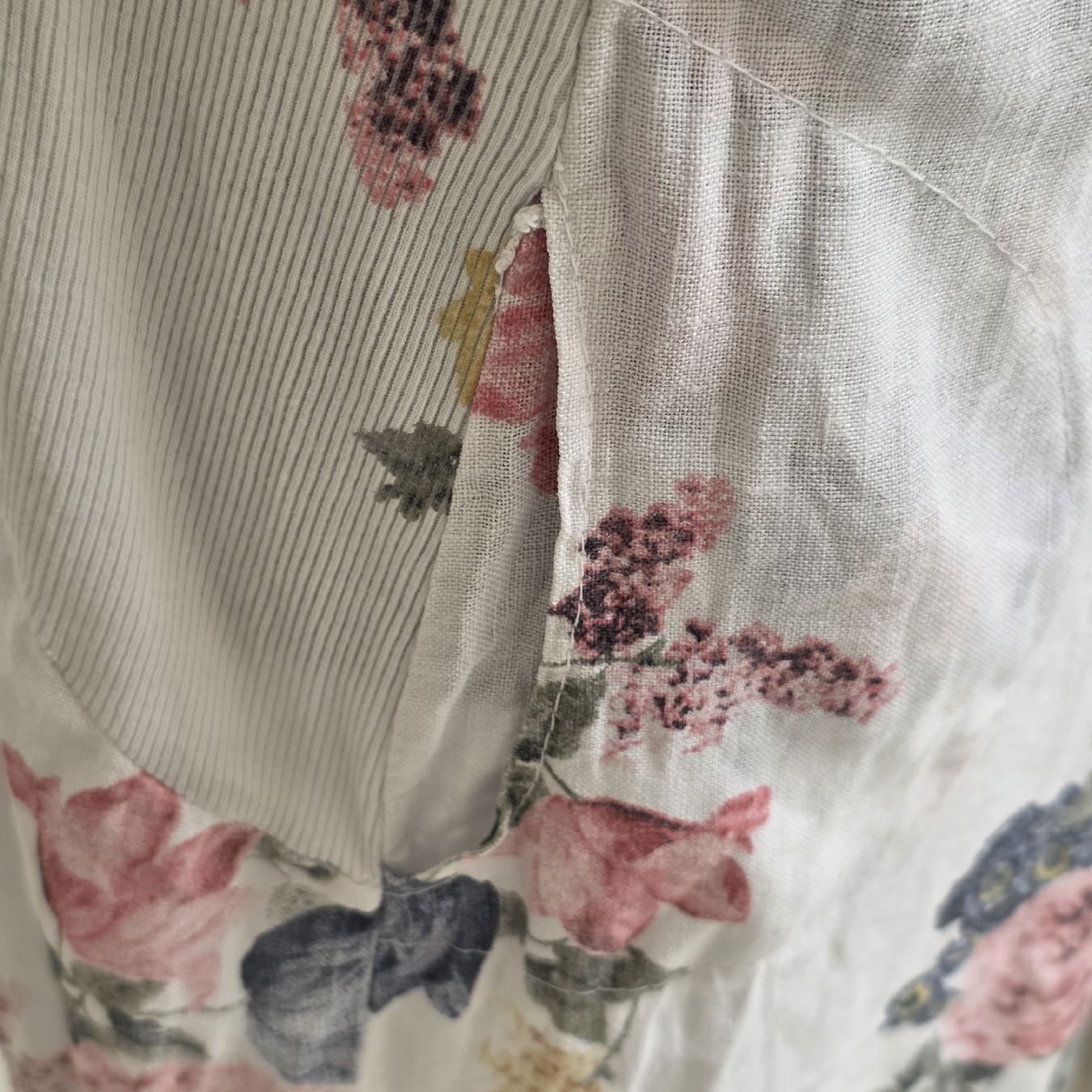Vestiti: Kleid Blumenmuster Weiss mit Taschen Grösse M – Usato da Rheinsulz venduto da Gilea 2