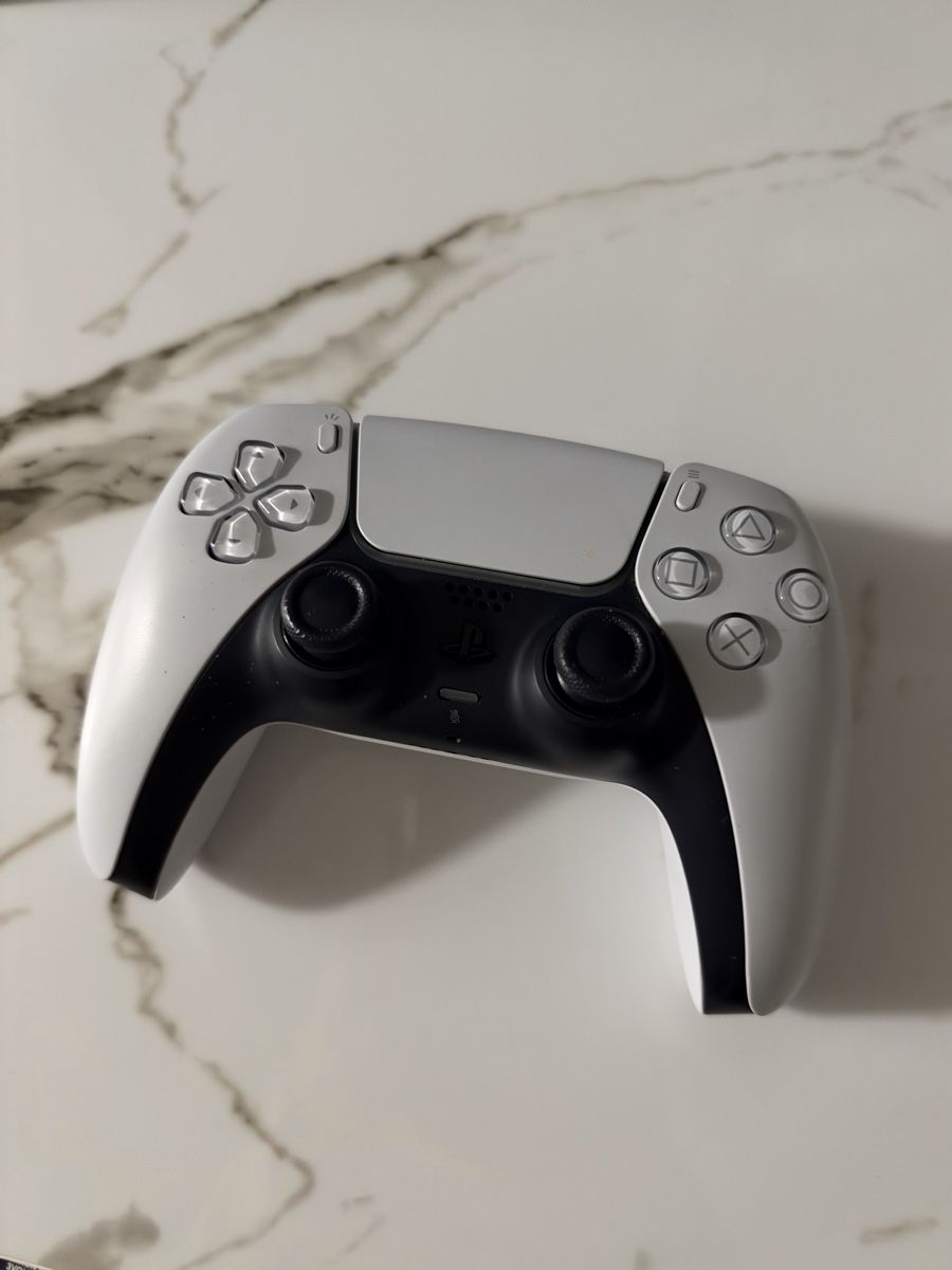 Sony Console: PlayStation 5 Konsole mit Controller und Headset weiss – Usato da Müntschemier venduto da dil_7rv7 3