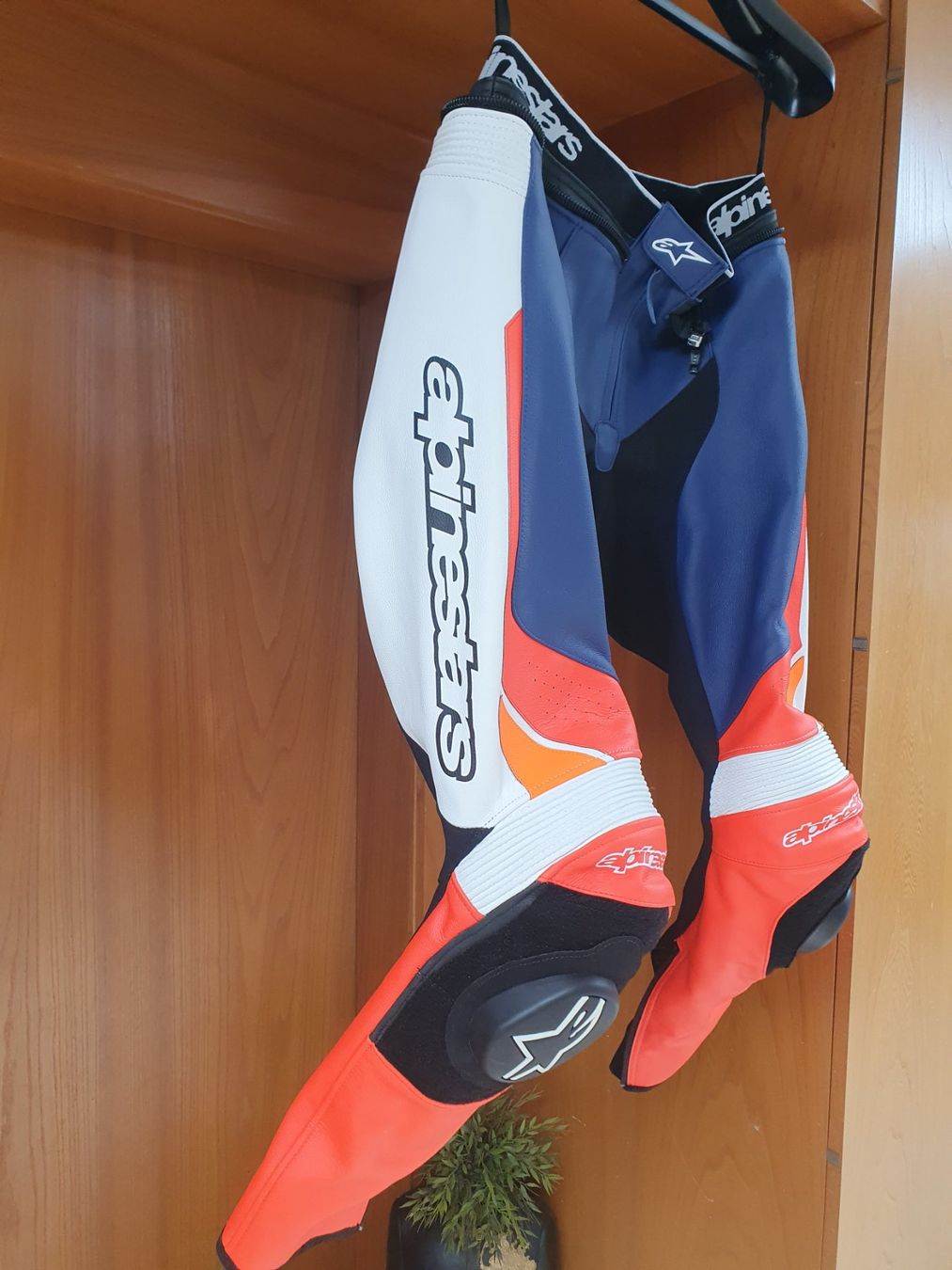 Alpinestars Pantaloni: Alpinestars Motorradlederhose – Nuovo (secondo la descrizione) da Rubigen venduto da RC8Pf 1