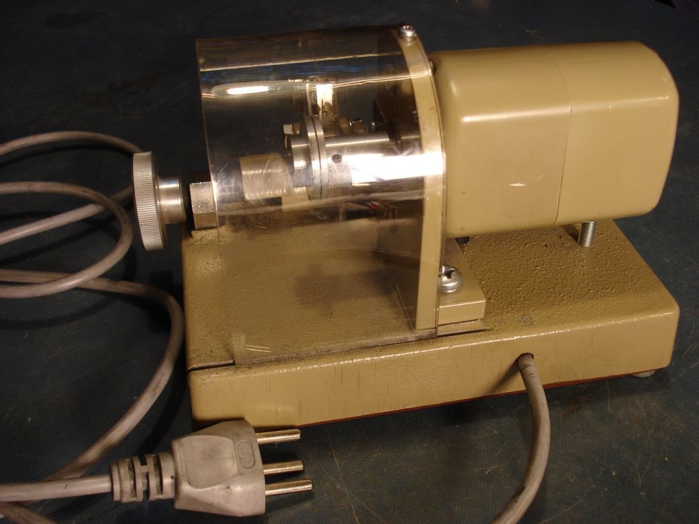 Machine électrique Bergeon 5683A Pour Raccourcir Les Maillons De Bracelets