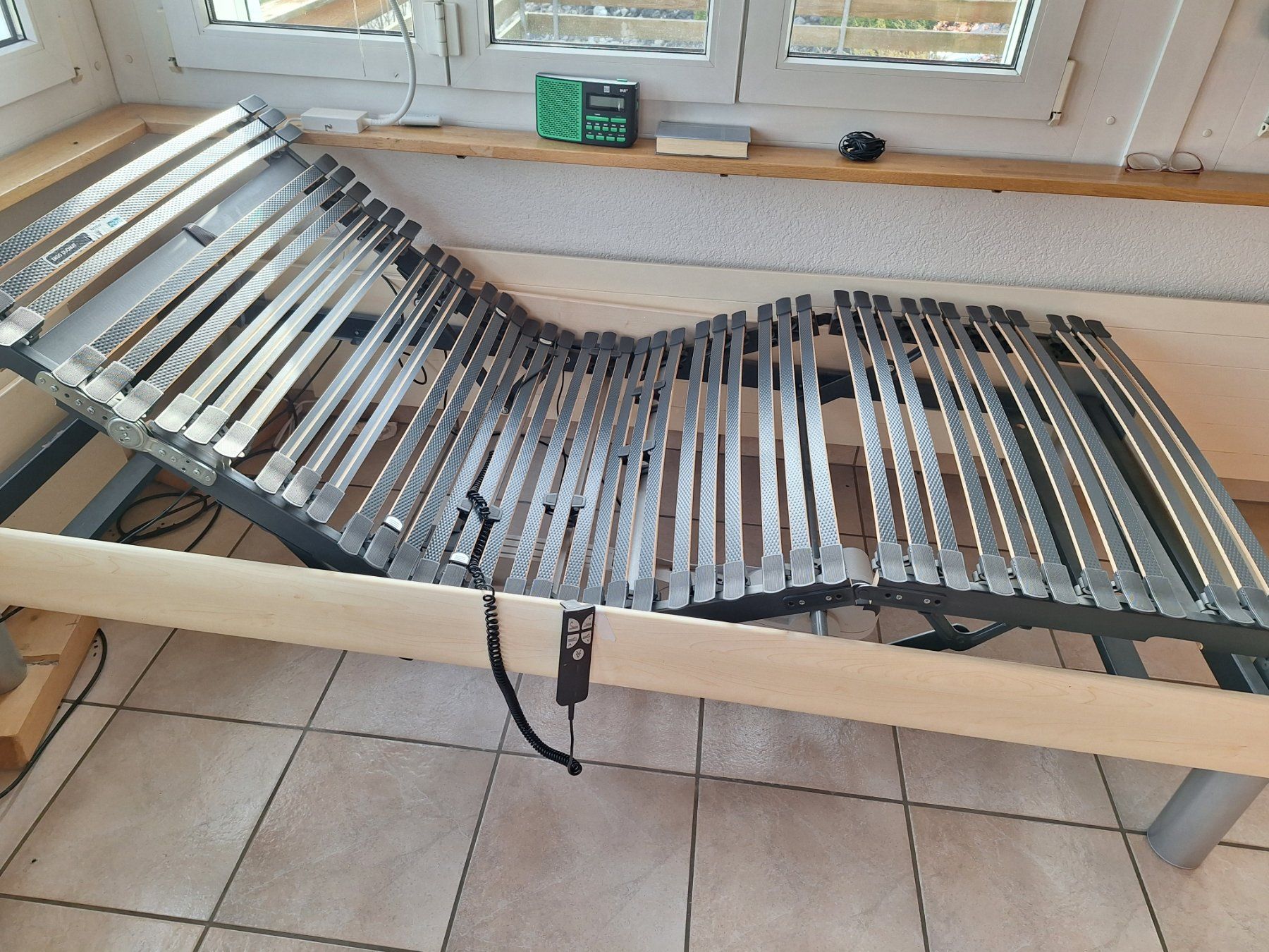 Lits: Bett mit elektrischem Bettrost – D'occasion à Elsau par rfa_vy6h 4