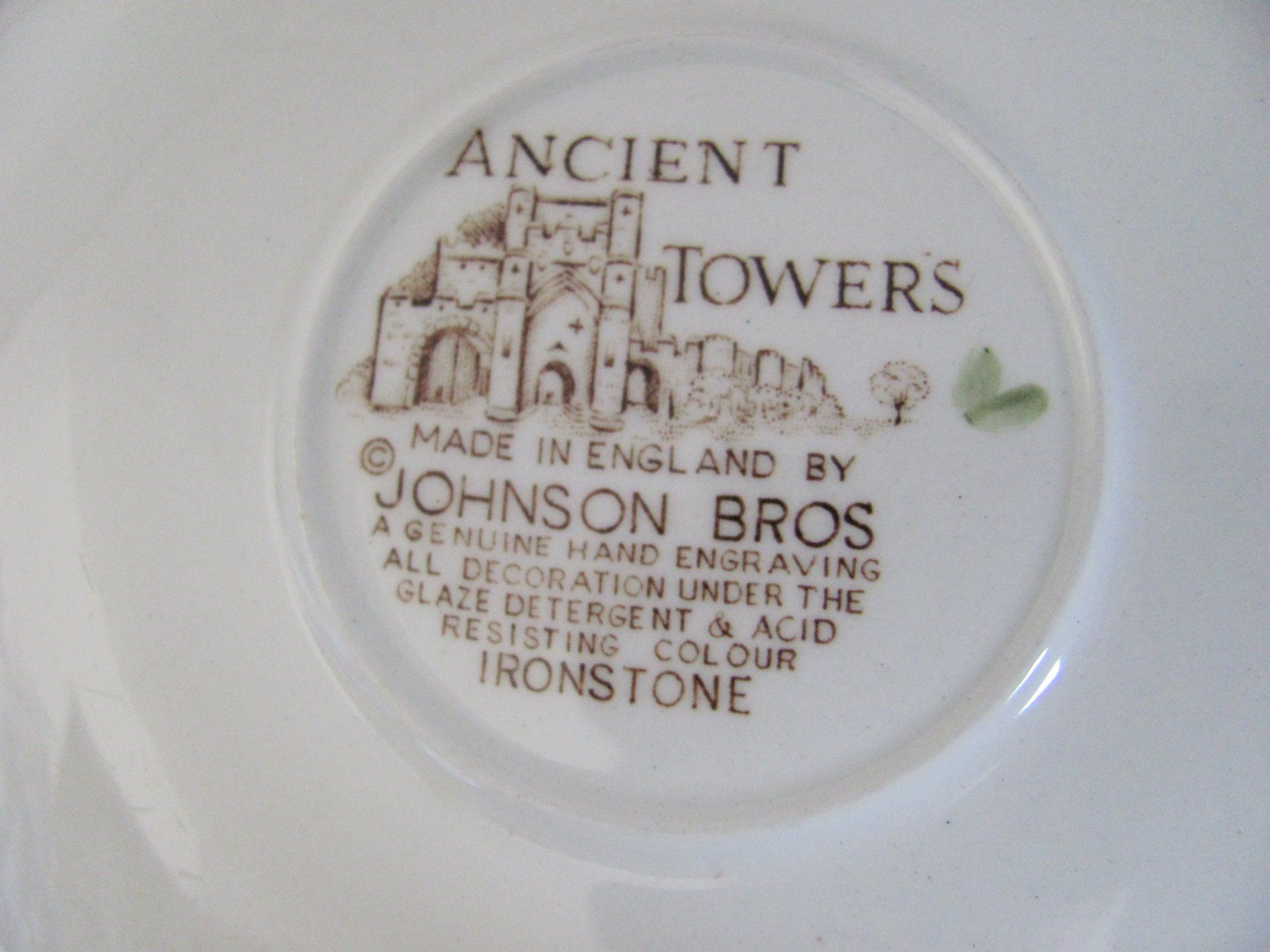 Johnson Brothers Piatti: Johnson Bros. "Ancient Towers" Teller Set, Vintage! – Usato da Gümligen venduto da Fantapanda 2