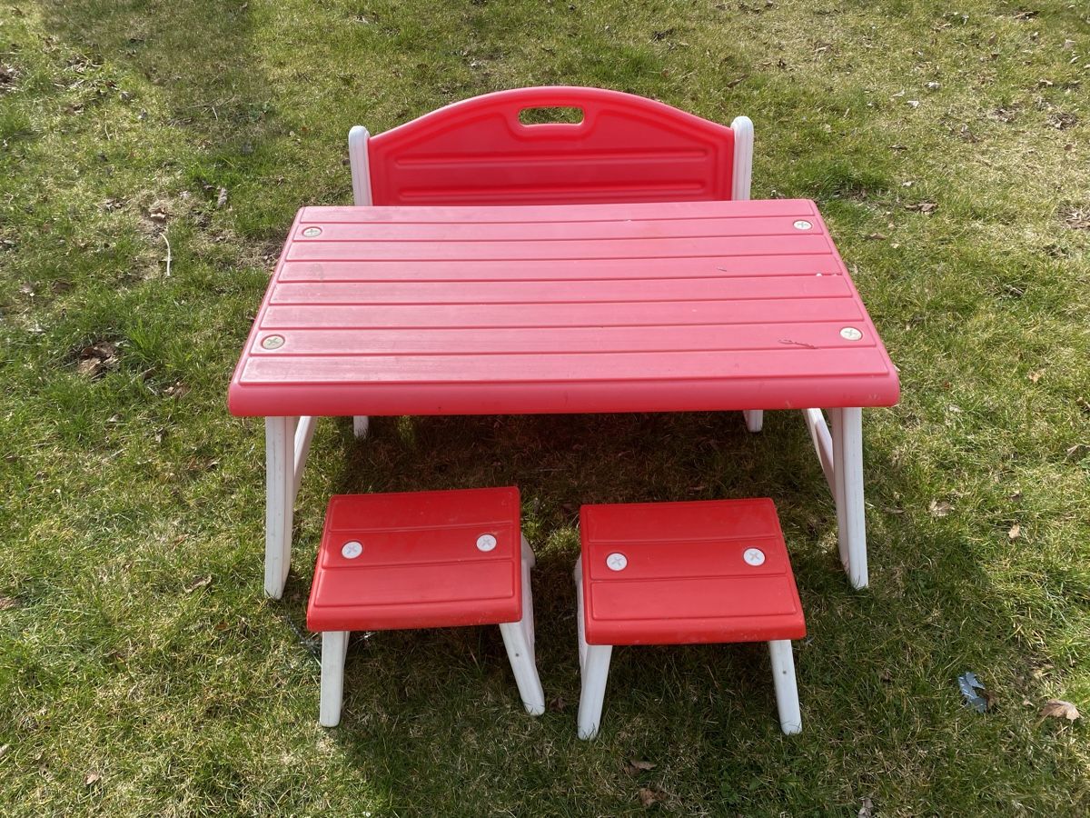 Tischset: Table, banc et chaises pour enfants – Gebraucht aus Tavannes von calimero1012