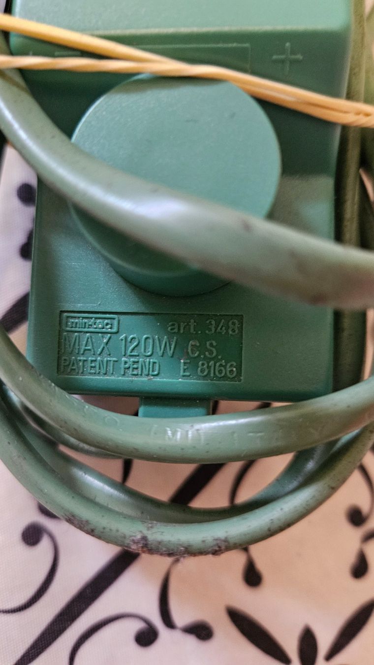 Alimentazione elettrica: Presa tripla per ghirlande luminose – Usato da Melano venduto da H-Sara 1