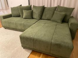 Grünes Ecksofa Ausklappbar mit Kissen, Sehr guter Zustand