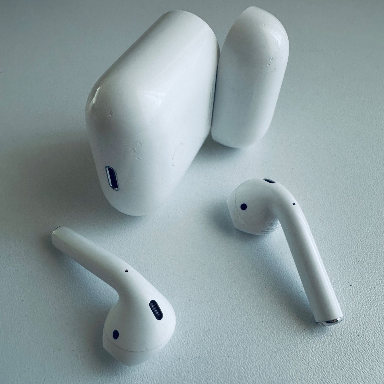 Apple Cuffie: Original Apple AirPods 2 Kopfhörer Wireless Lightning Kabel – Usato da Basel venduto da MY.AIRPODS.SHOP 2