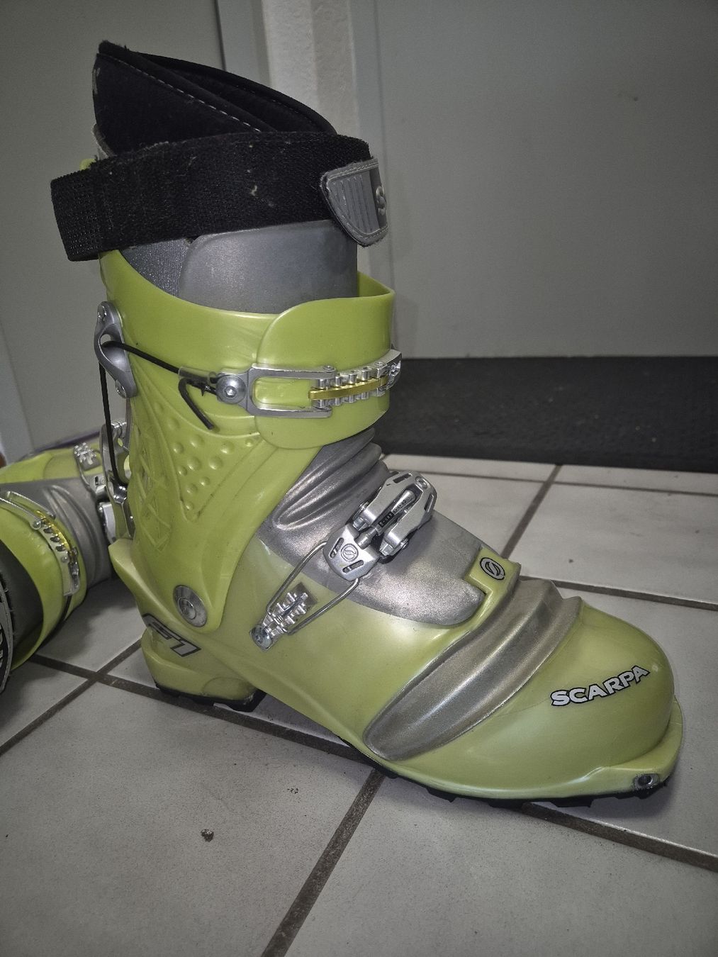 Scarpa Scarpe da uomo: Scarpa F1 28.0 – Nuovo (secondo la descrizione) da Porrentruy venduto da jer_6hmq 2