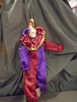 Clown Porzellan: Gesicht, Hände, Füsse / rot/violette Kleide