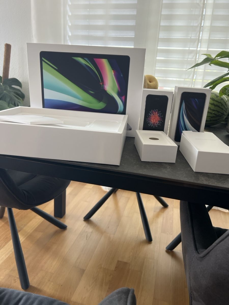 PC: Boîtes - Apple MacBook Pro et boîte de 2 iPhone SE – Usato da Sugiez venduto da sar_pnf8 1
