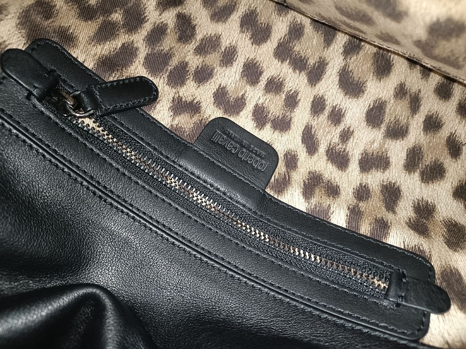 Roberto Cavalli Taschen für Damen: Tasche Roberto Cavalli Leder Schwarz  – Gebraucht aus Chur von ChabaNala 4