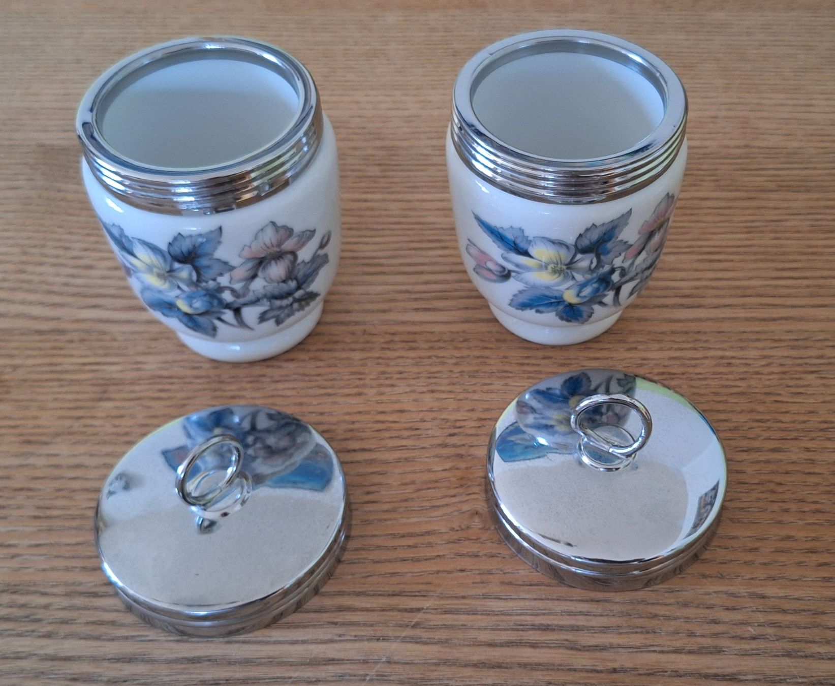 Royal Worcester Altre Stoviglie: Royal Worcester Eierbecher Set, Vintage Design – Usato da Adlikon b. Andelfingen venduto da Kraemse 1