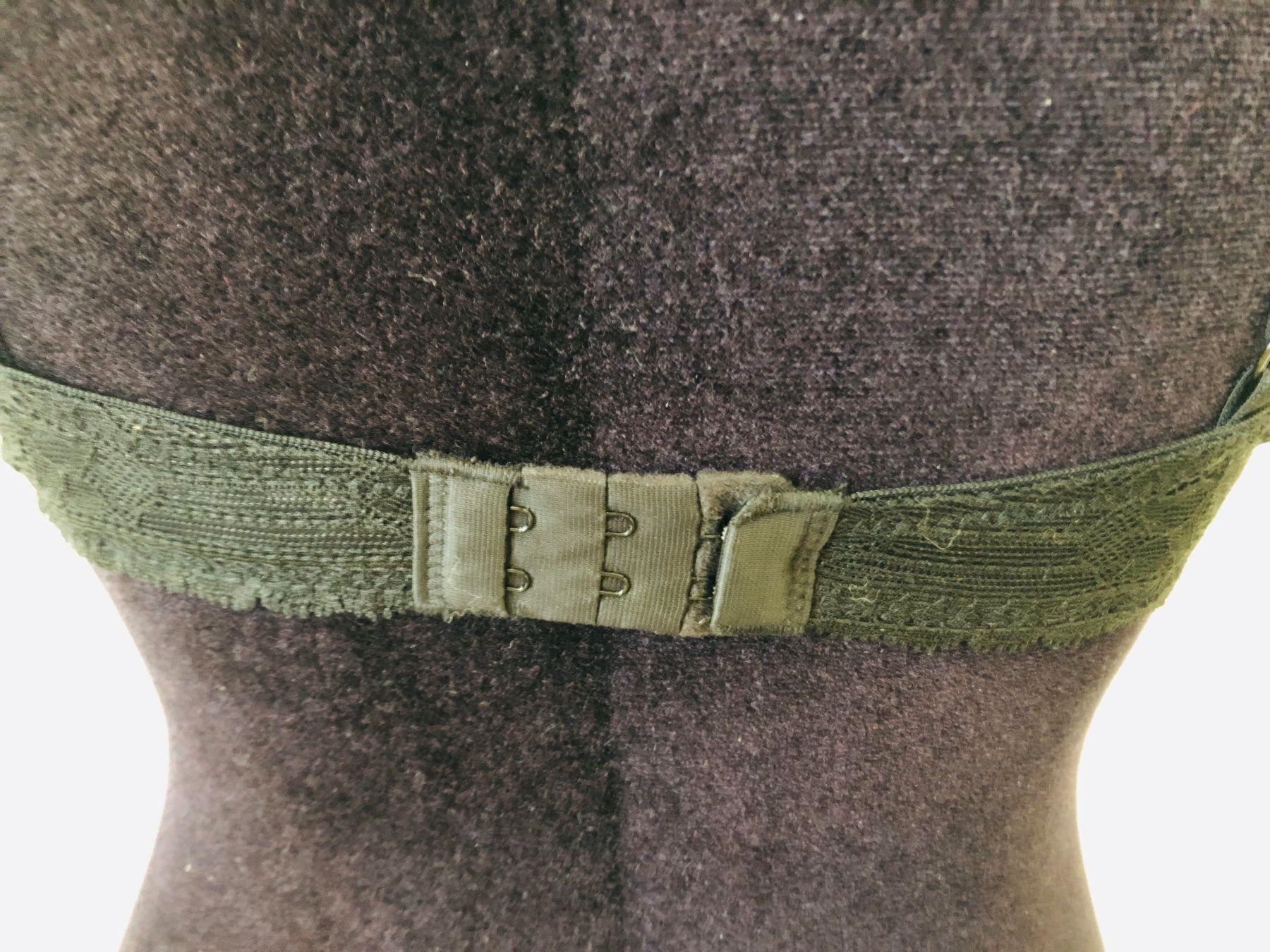 Schiesser Altra biancheria intima: Schwarzer BH mit Spitze Gr. 75B - Top Zustand! – Nuovo (secondo la descrizione) da Arlesheim venduto da leyRum4.5 3