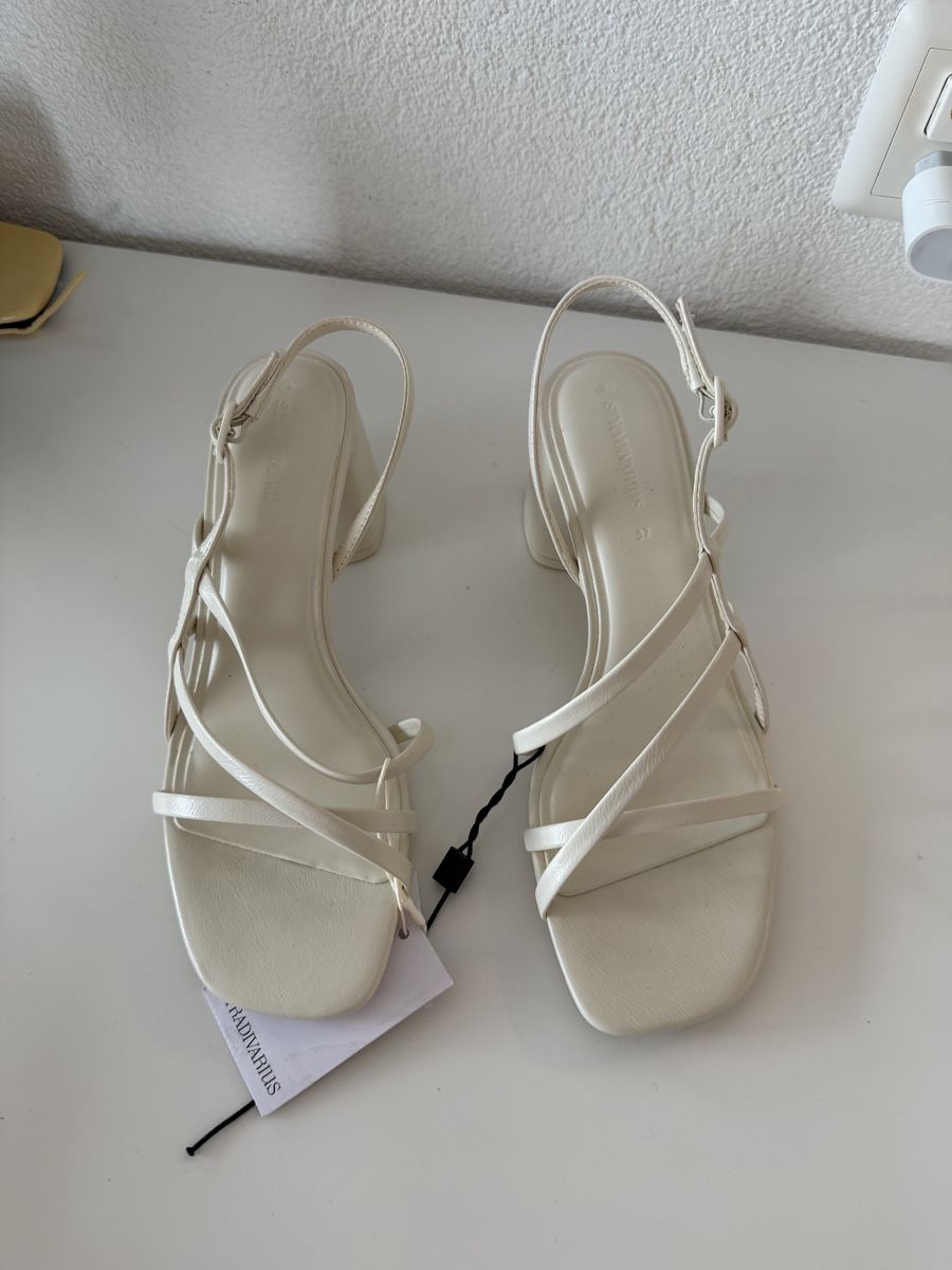 Scarpe da donna: Brand New Stradivarius Sandals Size 37 – Nuovo e nell'imballaggio originale da Wallisellen venduto da Selin_Achermann 5