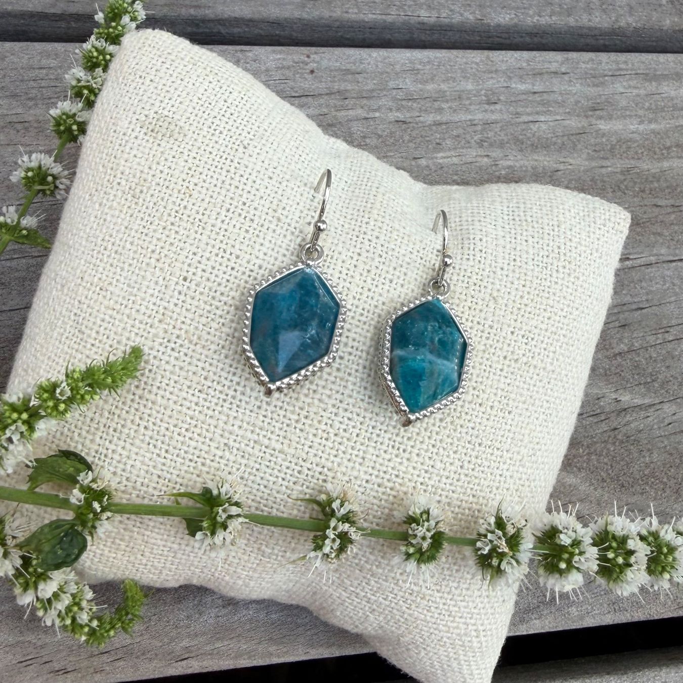 Orecchini pendenti & Orecchini a lobo: Wunderschöne APATIT Naturstein Ohrhänger – Nuovo e nell'imballaggio originale da Rombach venduto da Ivreajewels