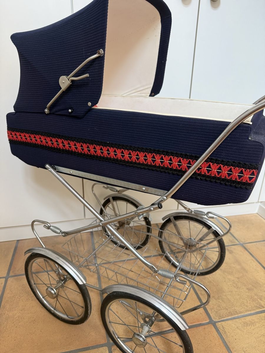 Puppenwagen: Antiker Puppenwagen  – Gebraucht aus Remetschwil von Ka95 5