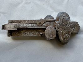 Antikes Truhenschloss geschmiedet