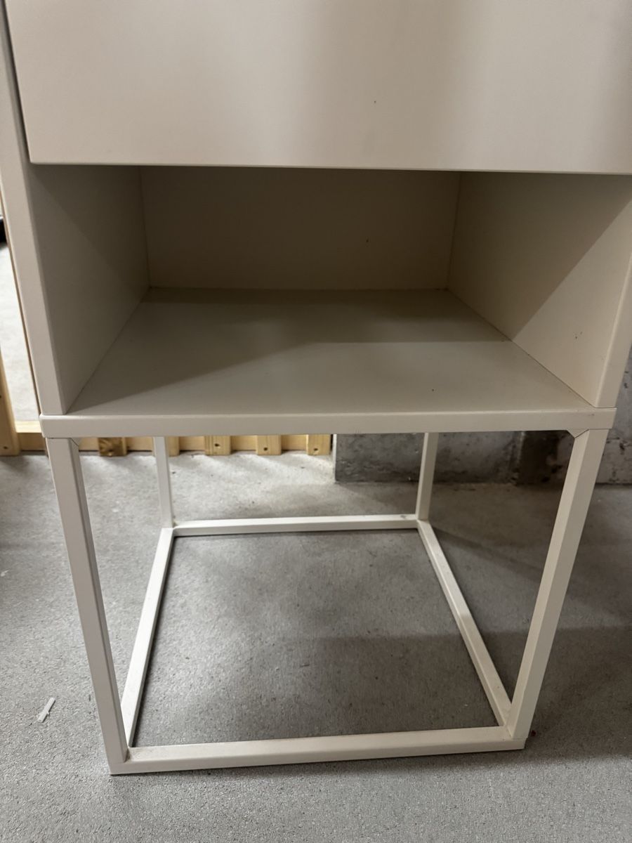 Ikea Nachttische: IKEA VIKHAMMER Bedside Table – White – Excellent Condition – Neu (gemäss Beschreibung) aus Horw von lor_mh97 2