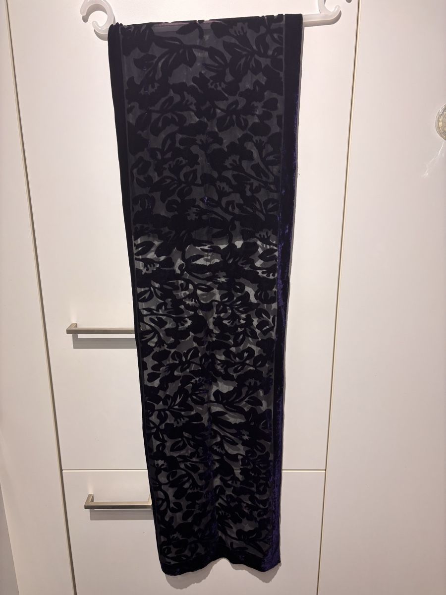 Foulard & Sciarpe: Damen Schal dunkelblau mit Blumenmuster Samt  – Usato da Baden venduto da peace_bluemli 1