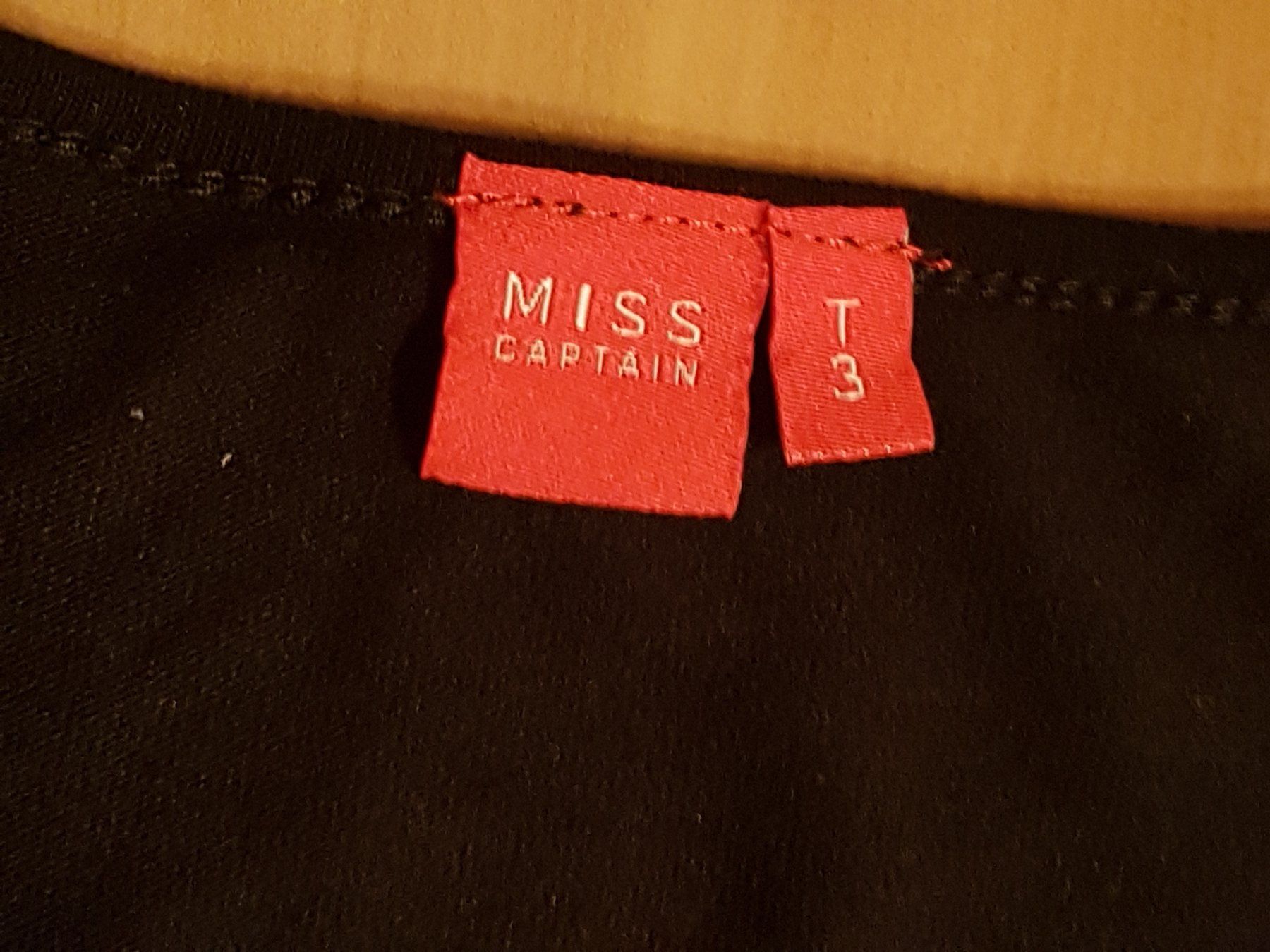 Pullover & Sweatshirts: Pull taille 3 - L marque Miss Captain – Gebraucht aus Villiers von san_jn5w 5