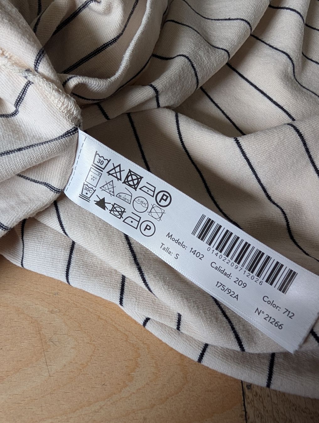 Massimo Dutti T-shirt: Massimo Dutti Tshirt Grösse S beige-schwarz gestreift – Usato da Zürich venduto da Hedkandi 4