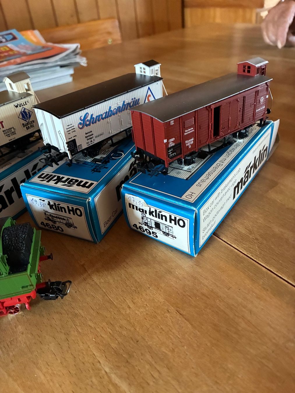 Märklin Modelleisenbahnen: Märklin - 2 Loks mit Güterwagen. u – Gebraucht aus Reigoldswil von Frog40 3