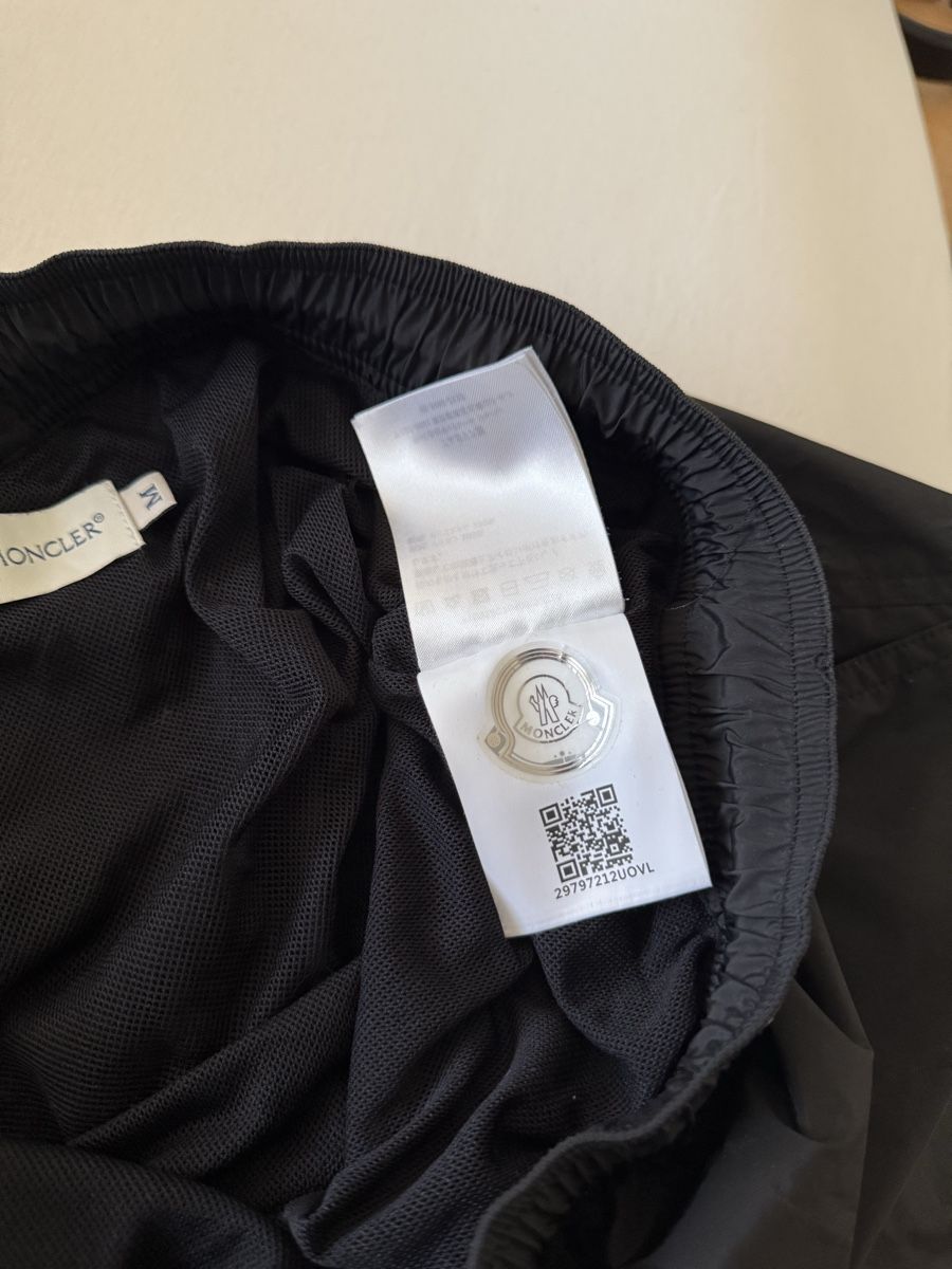 Moncler Badehosen: Moncler Badeshorts M – Gebraucht aus Allschwil von M6e63 5
