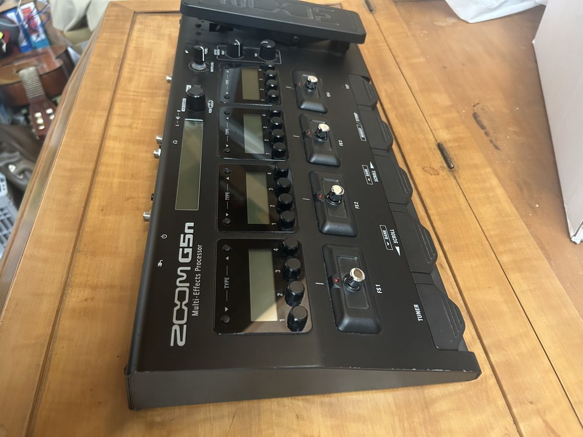 Zoom Strumenti musicali: ZOOM G5n Effektboard – Usato da Bubendorf venduto da Jonaels 2