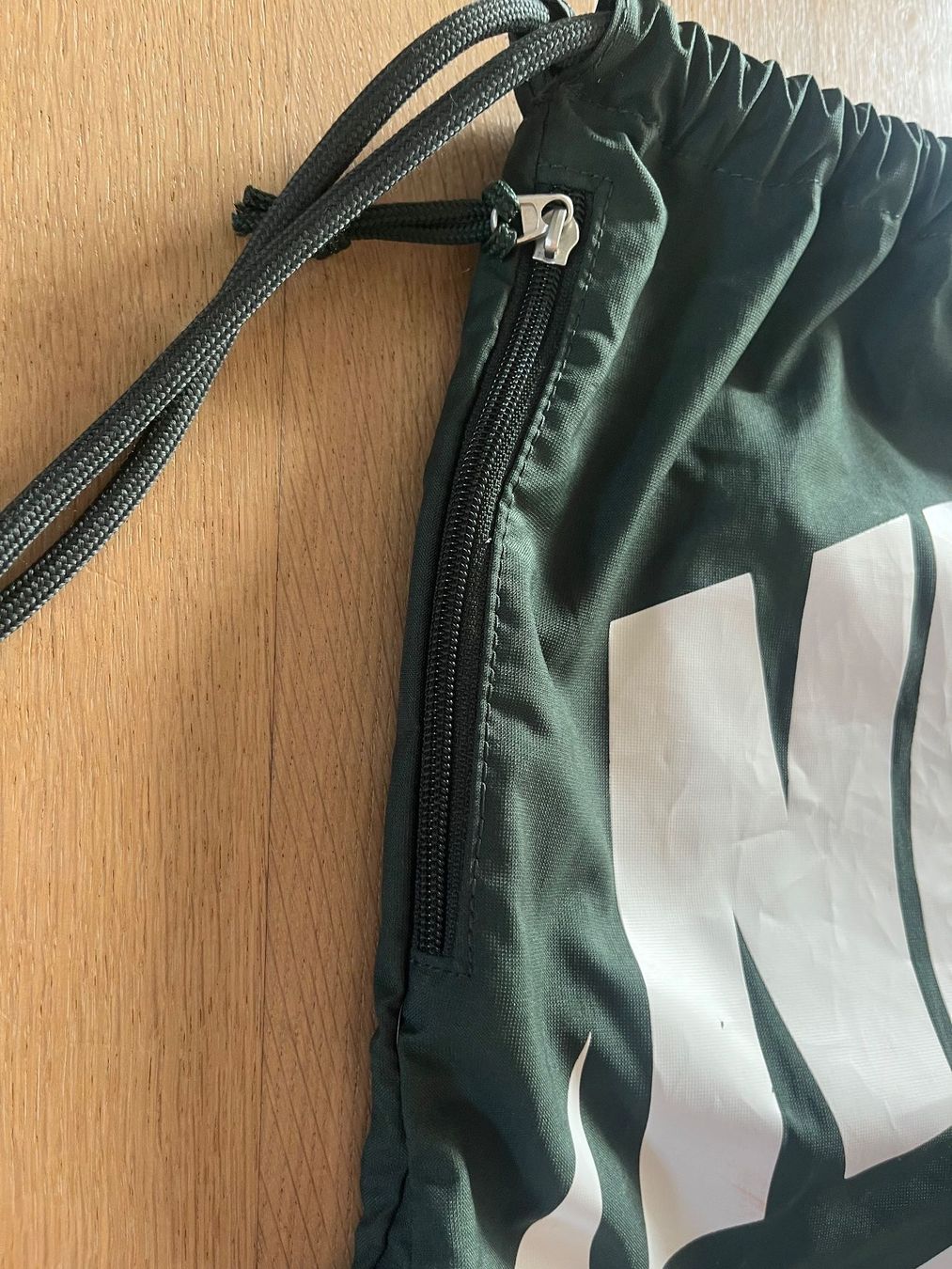 Nike Zaini: Nike Rucksack/Turntasche drawstring backpack dunkel grün – Usato da Laupen BE venduto da lee_ym6v 5