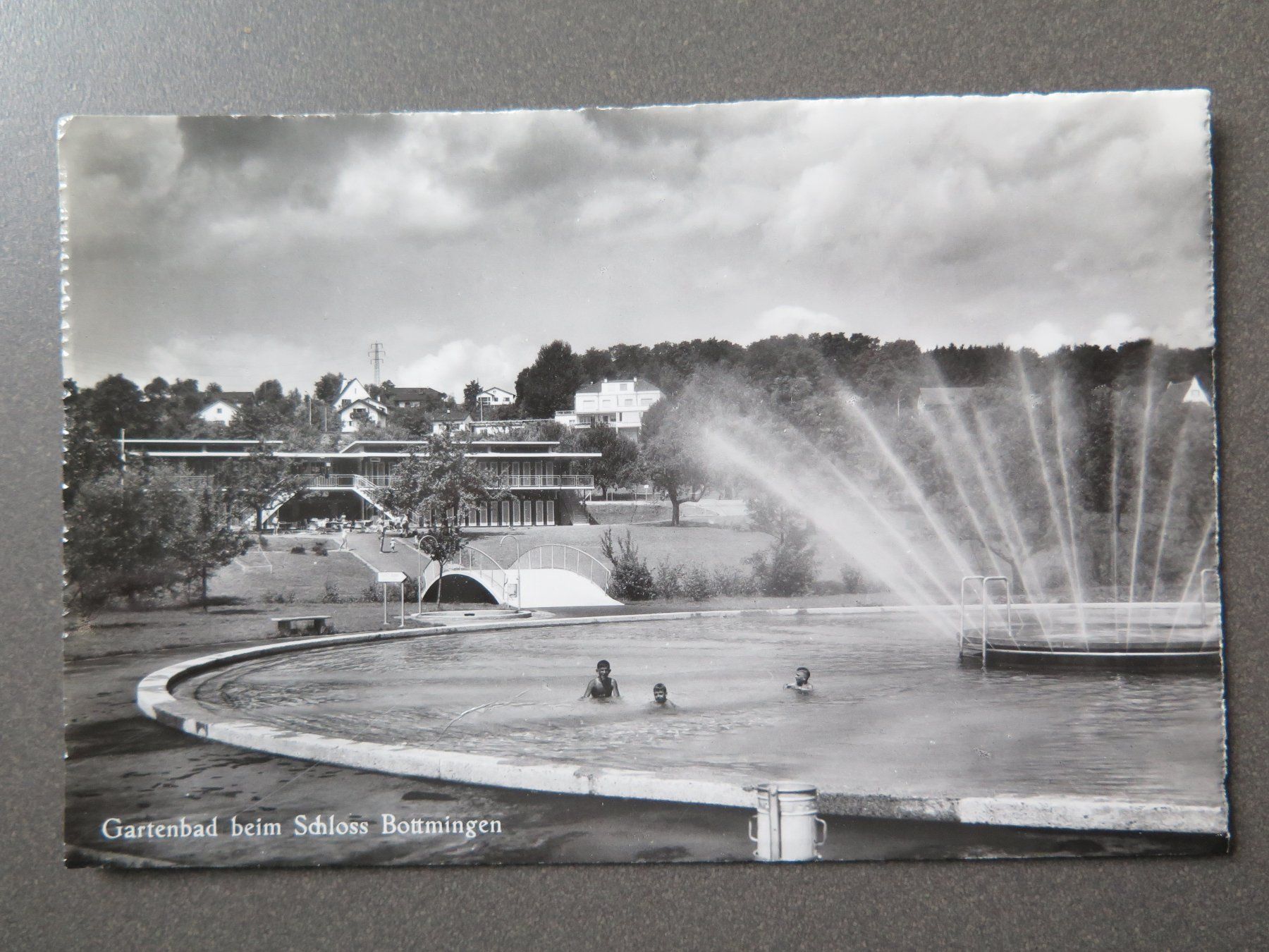 Cartoline postali: BOTTMINGEN - GARTENBAD BEIM SCHLOSS BOTTMINGEN – Usato da Wittenbach venduto da lipasal