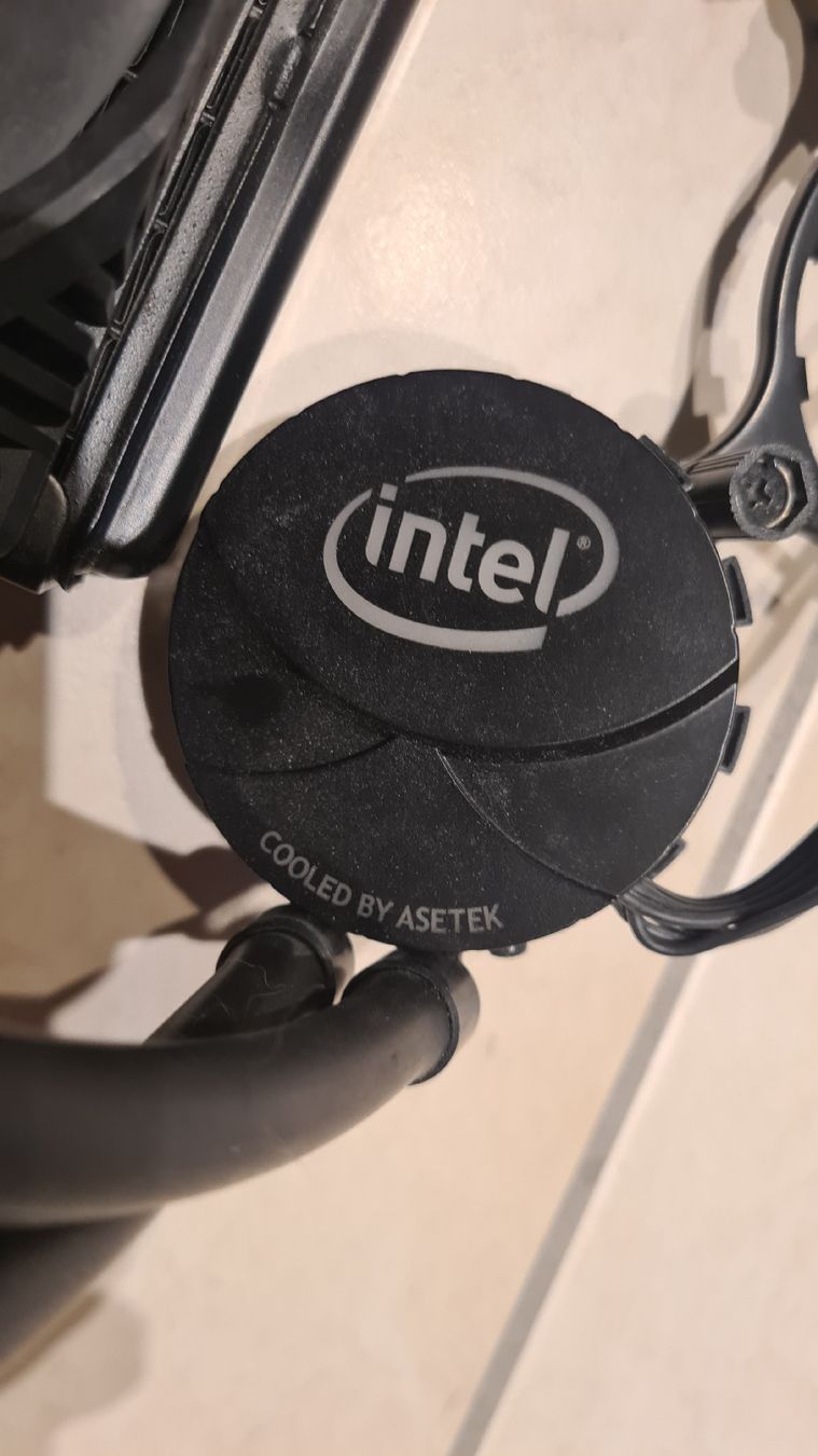 Intel Componenti elettronici: Intel CPU Wasserkühlung guter Zustand – Usato da Rheineck venduto da Outrage 1