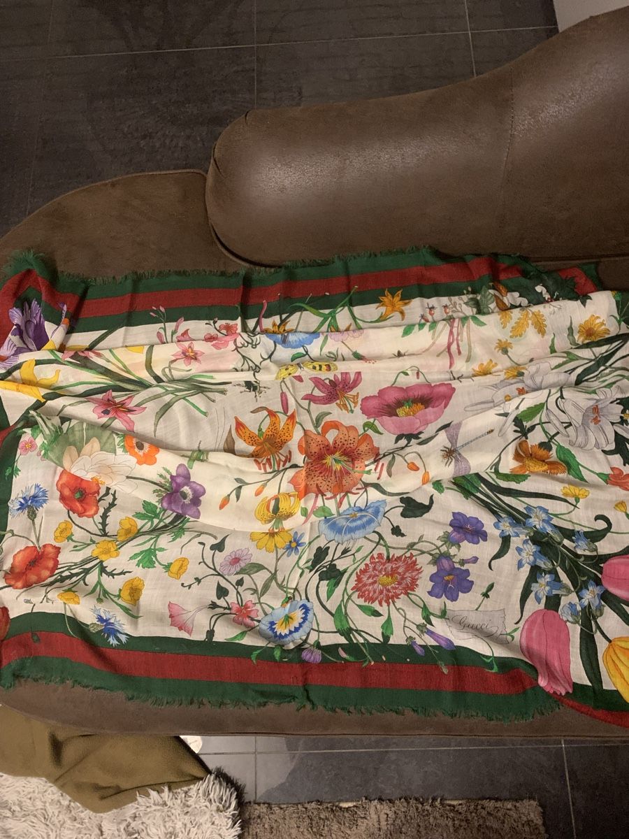 Gucci Foulards, Tücher & Schals: Gucci Foulard  – Gebraucht aus Bergdietikon von zor_856j 3