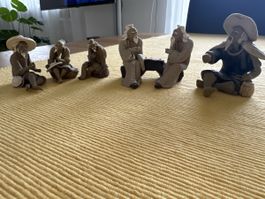Set von 6 Tonfiguren asiatische Gelehrte guter Zustand