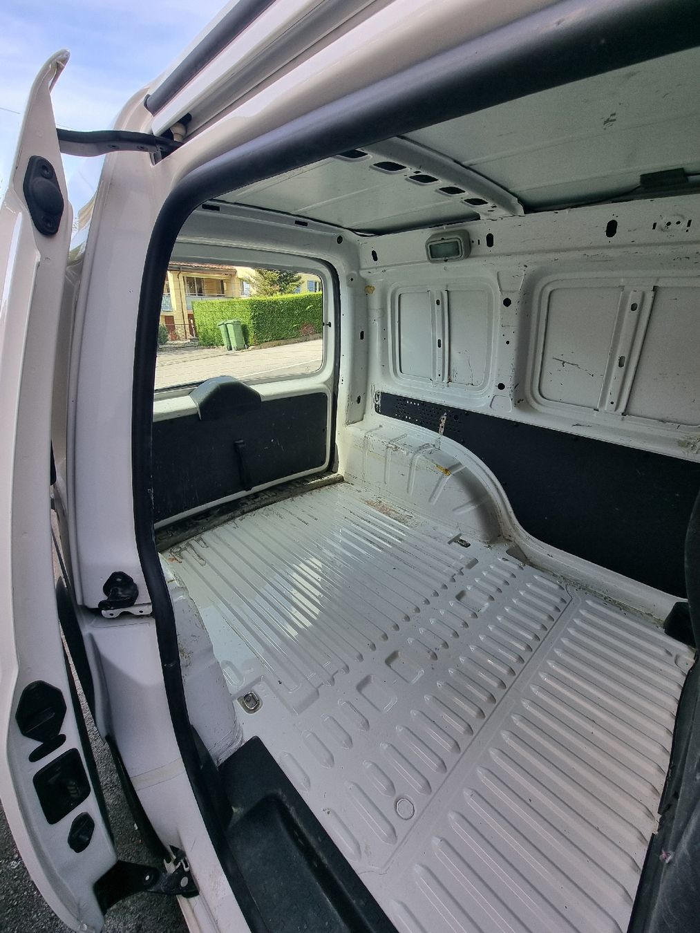 VW Veicoli commerciali: VW Caddy 1.0 TSI / 81'800km / 2020 – Usato da Courtepin venduto da Arliind 4
