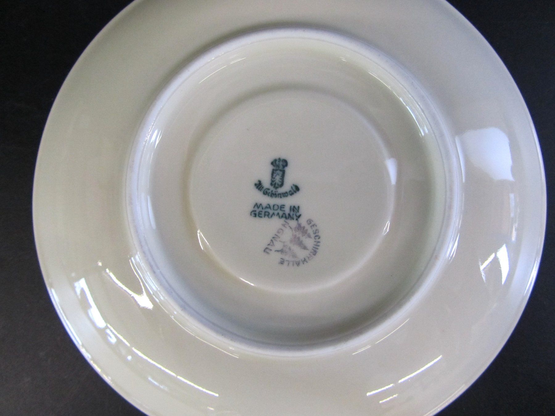 Set di piatti: Teeservice mit schwarzen Blumen – Usato da Muhen venduto da Restwert_Muhen 4