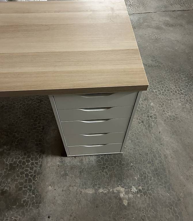 Scrivanie: Bureau – Usato da La Croix-de-Rozon venduto da jul_vnk6 1