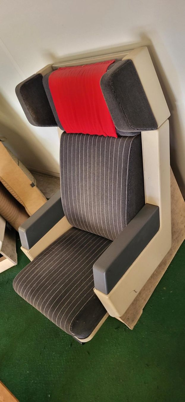 Divani: SBB 1. Klass Sitze Sitzgarnitur Polster Sofa Lounge – Usato da Boswil venduto da audi90quattroturbo