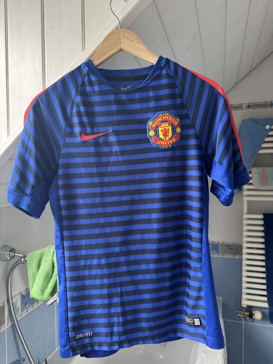 Nike Canottiere & Pantaloni: Manchester United Trikot Grösse S – Usato da Trélex venduto da stripedthrift