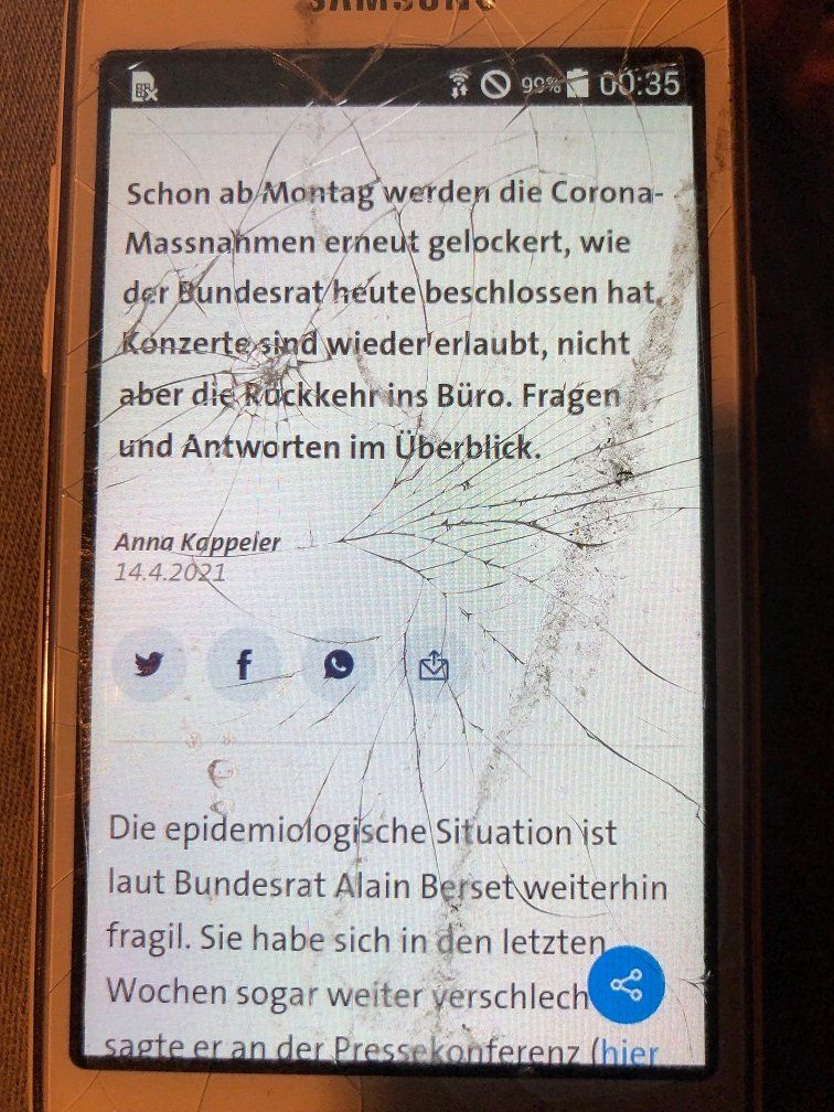 Samsung Handys / Smartphones: Samsung Galaxy J1 von 2015 defekt – Defekt aus Hinterkappelen von atomschnee 5