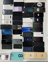 Diverse Smartphones und Tablets
