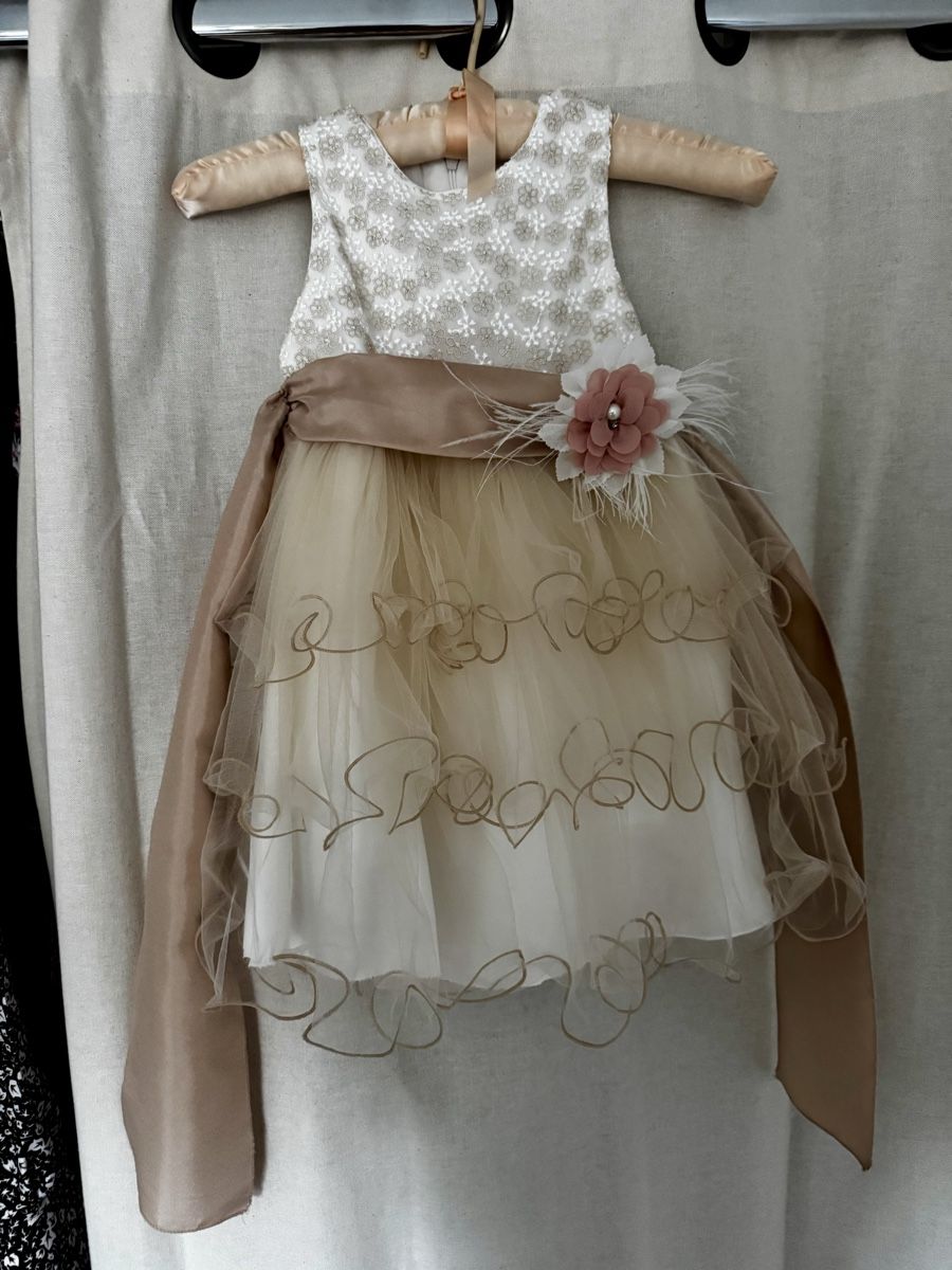 Vestiti & Gonne: Kleid Grösse 104 – Usato da Turgi venduto da nor_9fs6