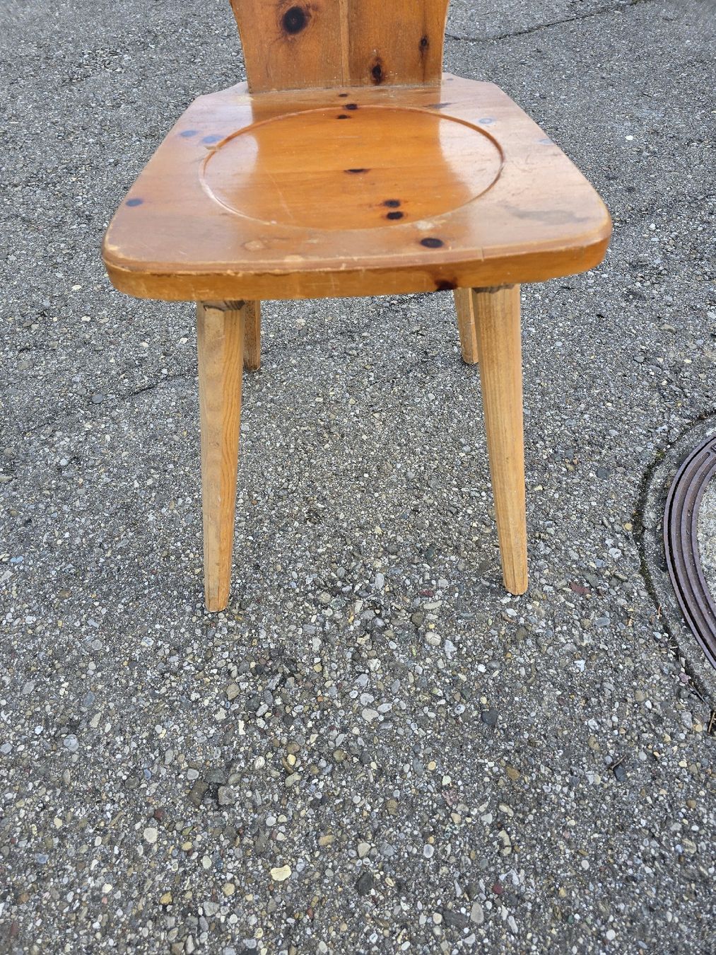 Sedie: Rustikaler Holzstuhl mit Lochmuster - Einzigartiges Design! – Usato da Mettlen venduto da elios0888 2