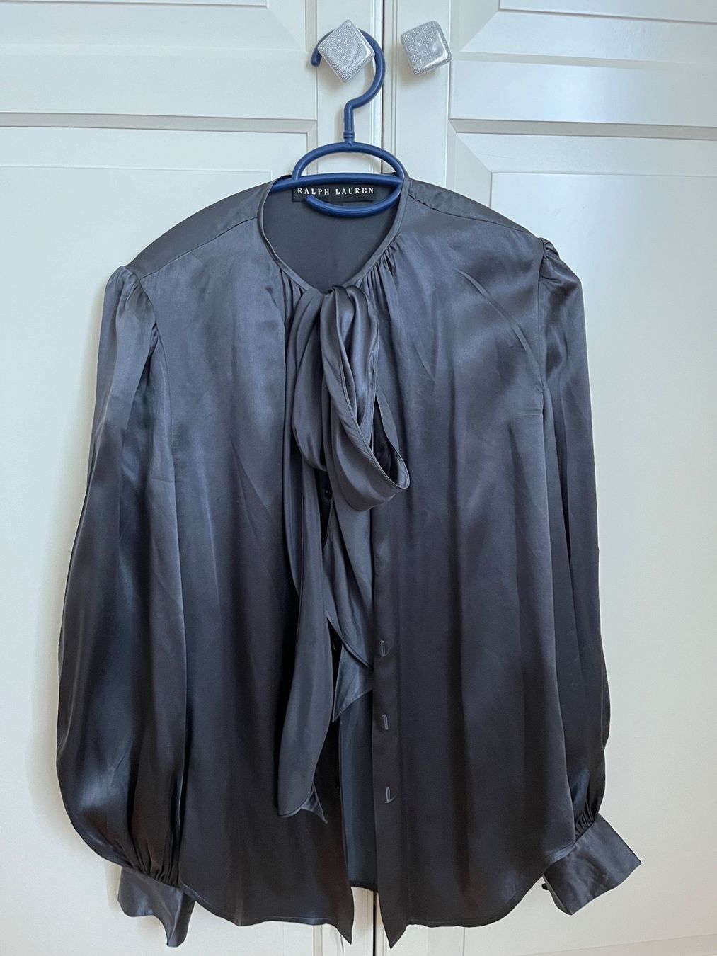 Ralph Lauren Chemisiers: Ralph Lauren Seiden Bluse mit schleife – Neuf (Voir description) à Zürich par burcak01