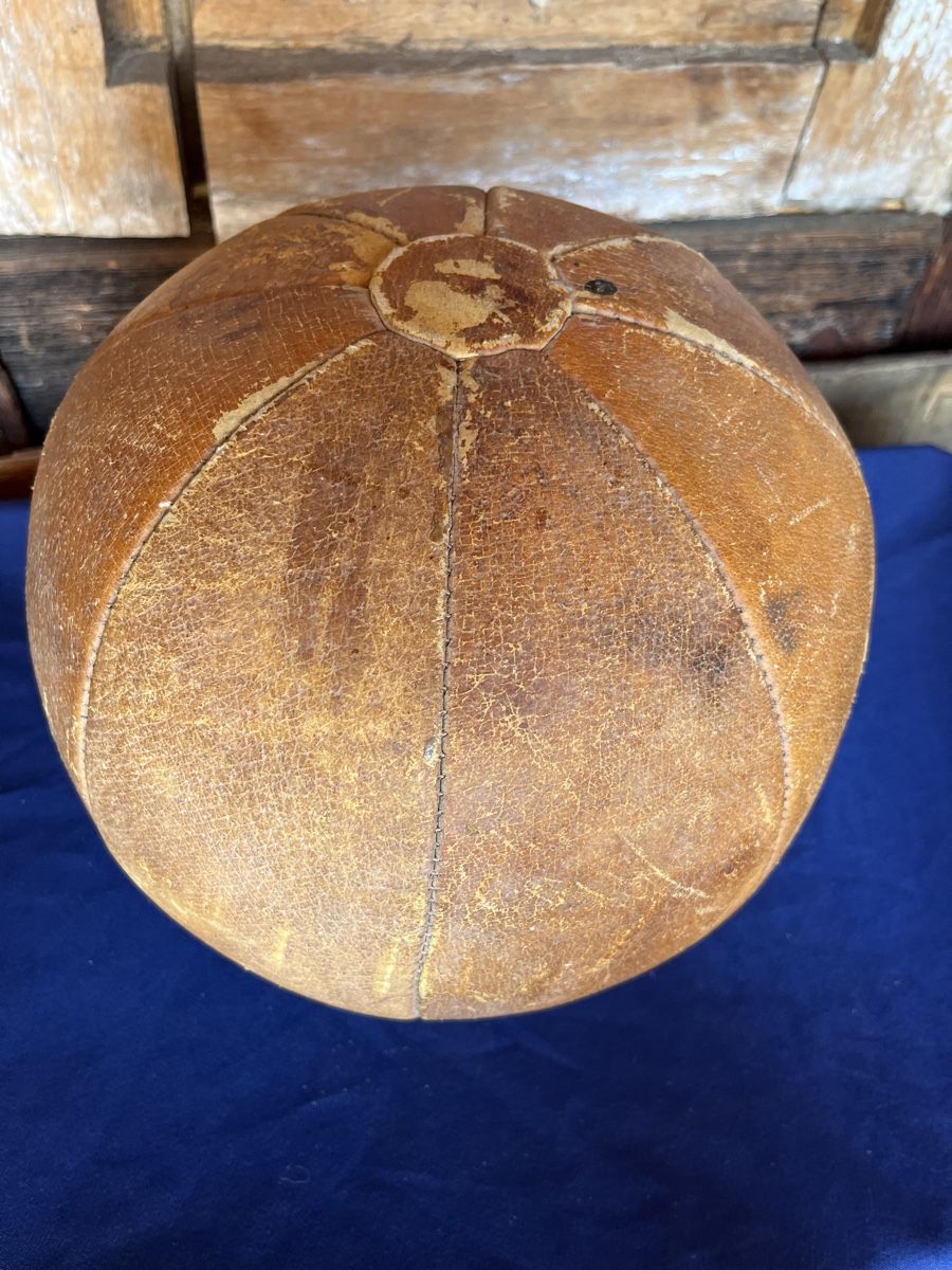 Palloni: Leder-Medizinball Antik – Usato da Brienz BE venduto da hey_z9vg 4