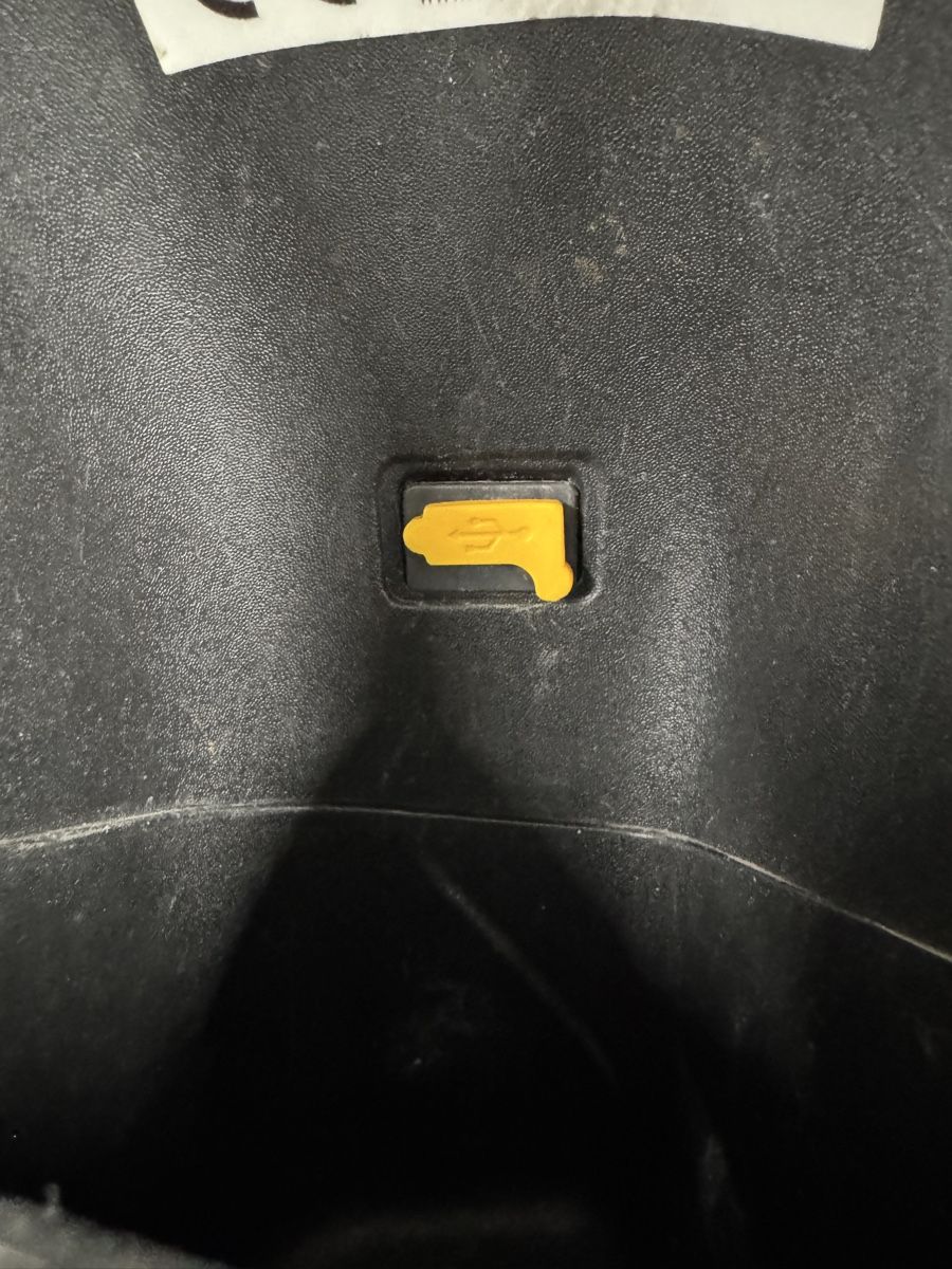 Next Electric Motors Accessori per altri veicoli: Next NX1 Beinschild mit USB – Usato da Au ZH venduto da Dragonetti01 3
