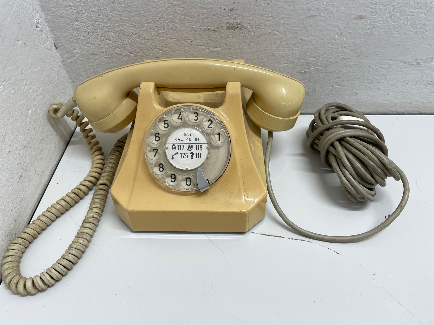 Telefone: Vintage PTT Telefon mit Wählscheibe – Defekt aus Niederdorf von LeptonAG 1