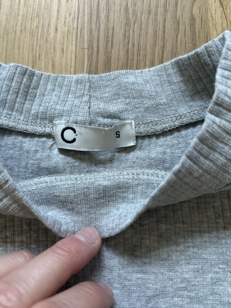 T-shirts: Graues T-Shirt mit ellbogenlangen Ärmeln – D'occasion à Bern par gwilla 1