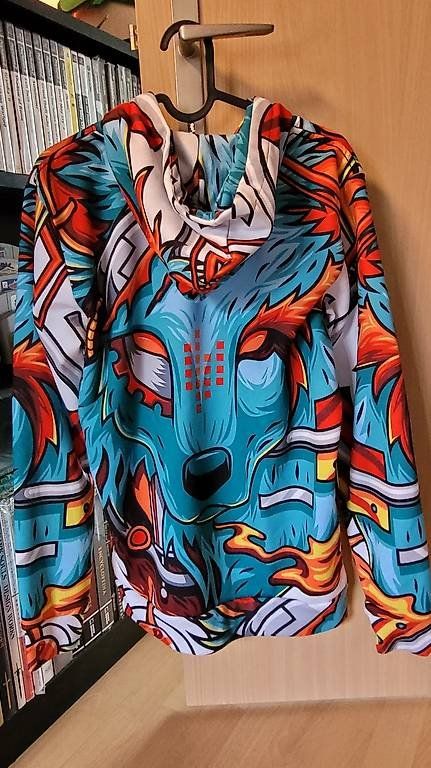 Pullover & Sweatshirts: Into the am Pullover Wolf Größe XS – Gebraucht aus Seuzach von Larssson 1