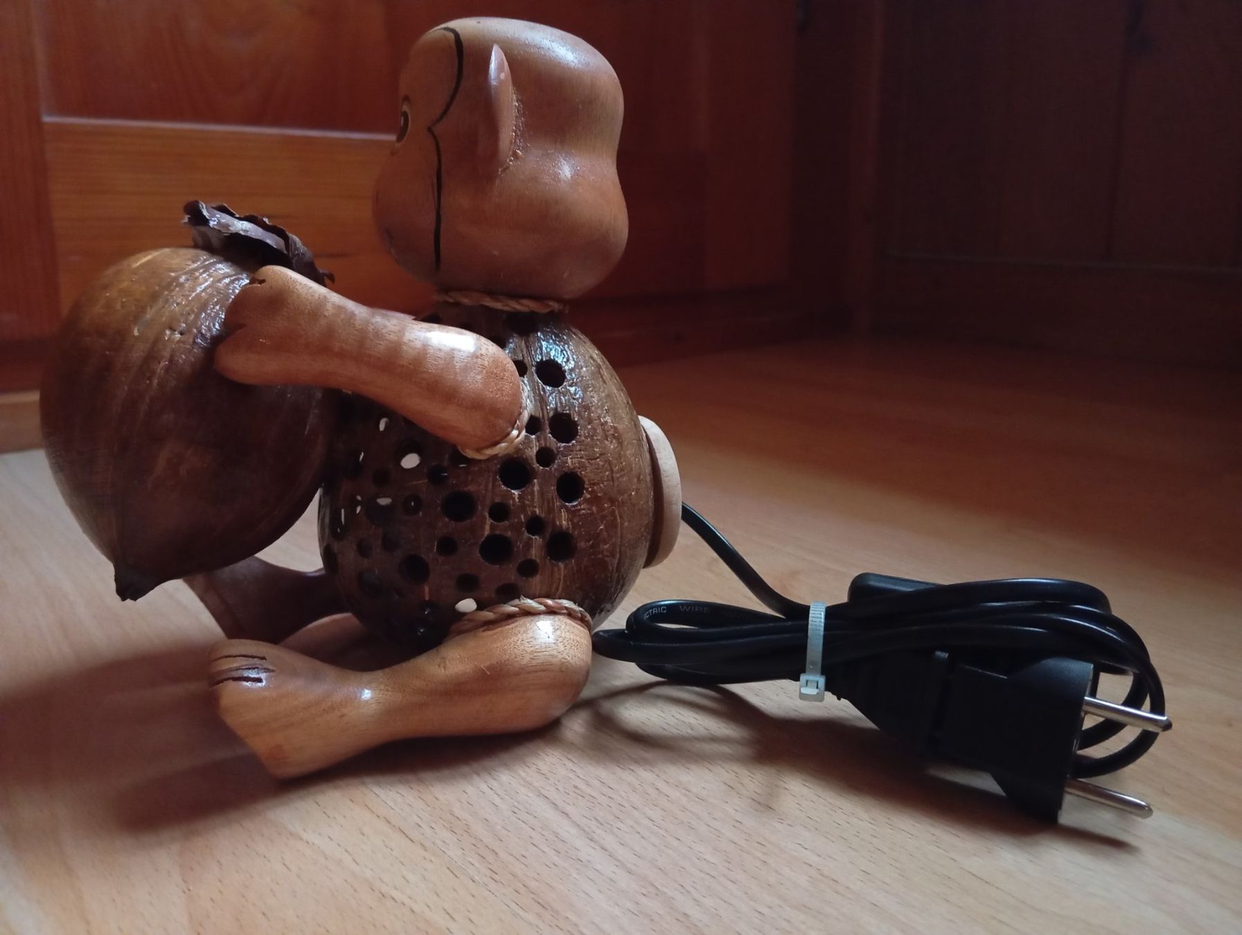 Lampade: Lampe aus Kokosnuss "süsser Affe" II – Nuovo (secondo la descrizione) da Zeneggen venduto da shemesh_ 4